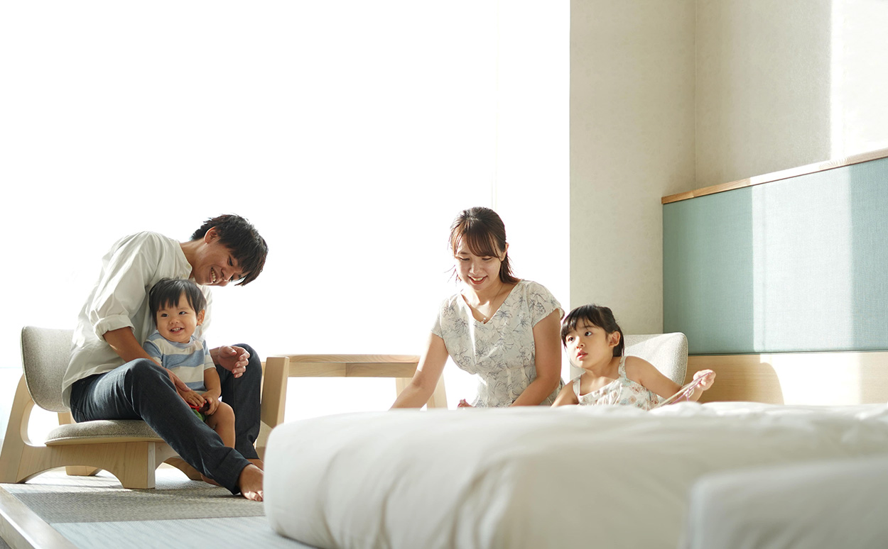 デラックス 畳小上りで過ごすお子様連れの家族