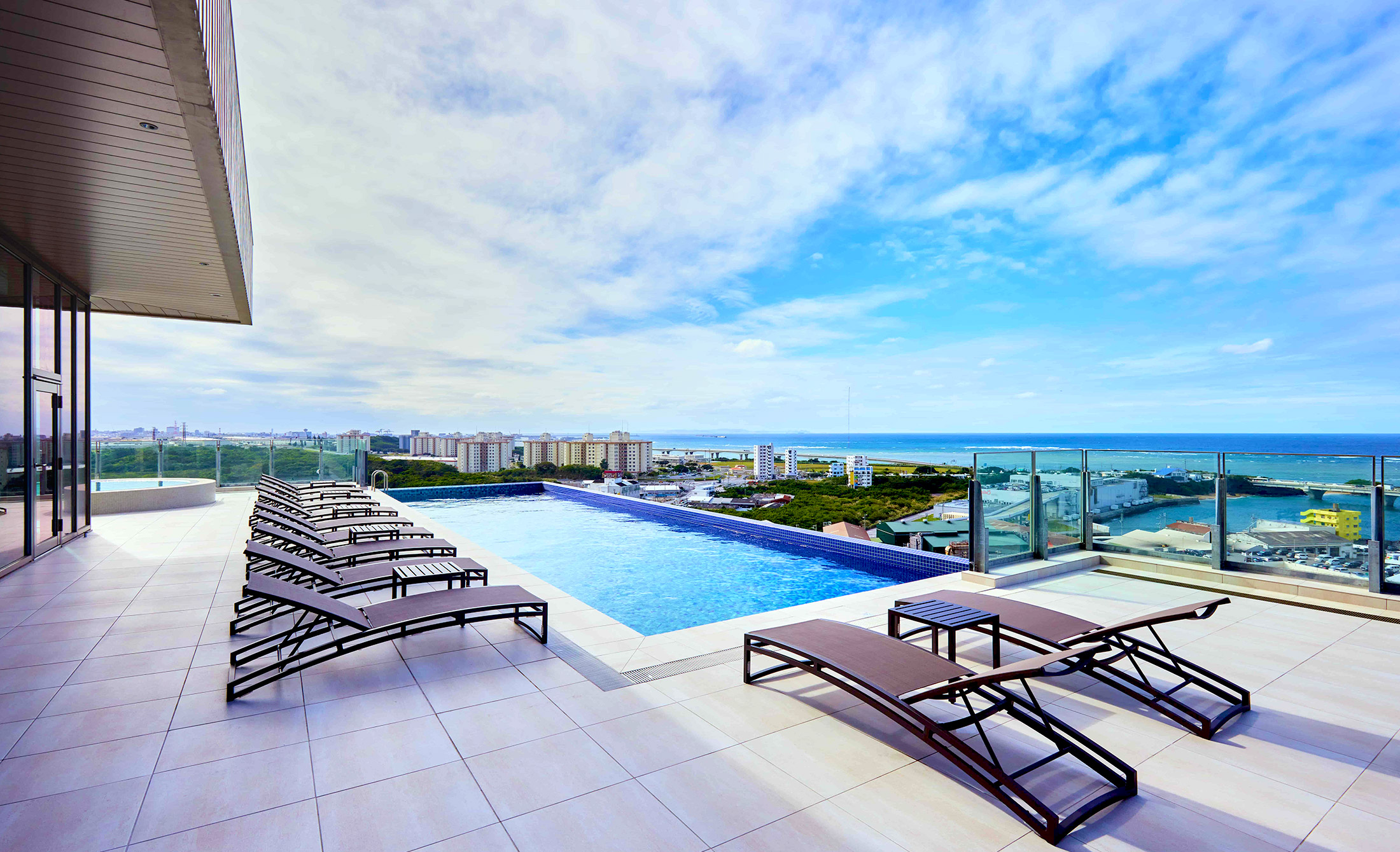 ホテルアラクージュオキナワのインフィニティプール